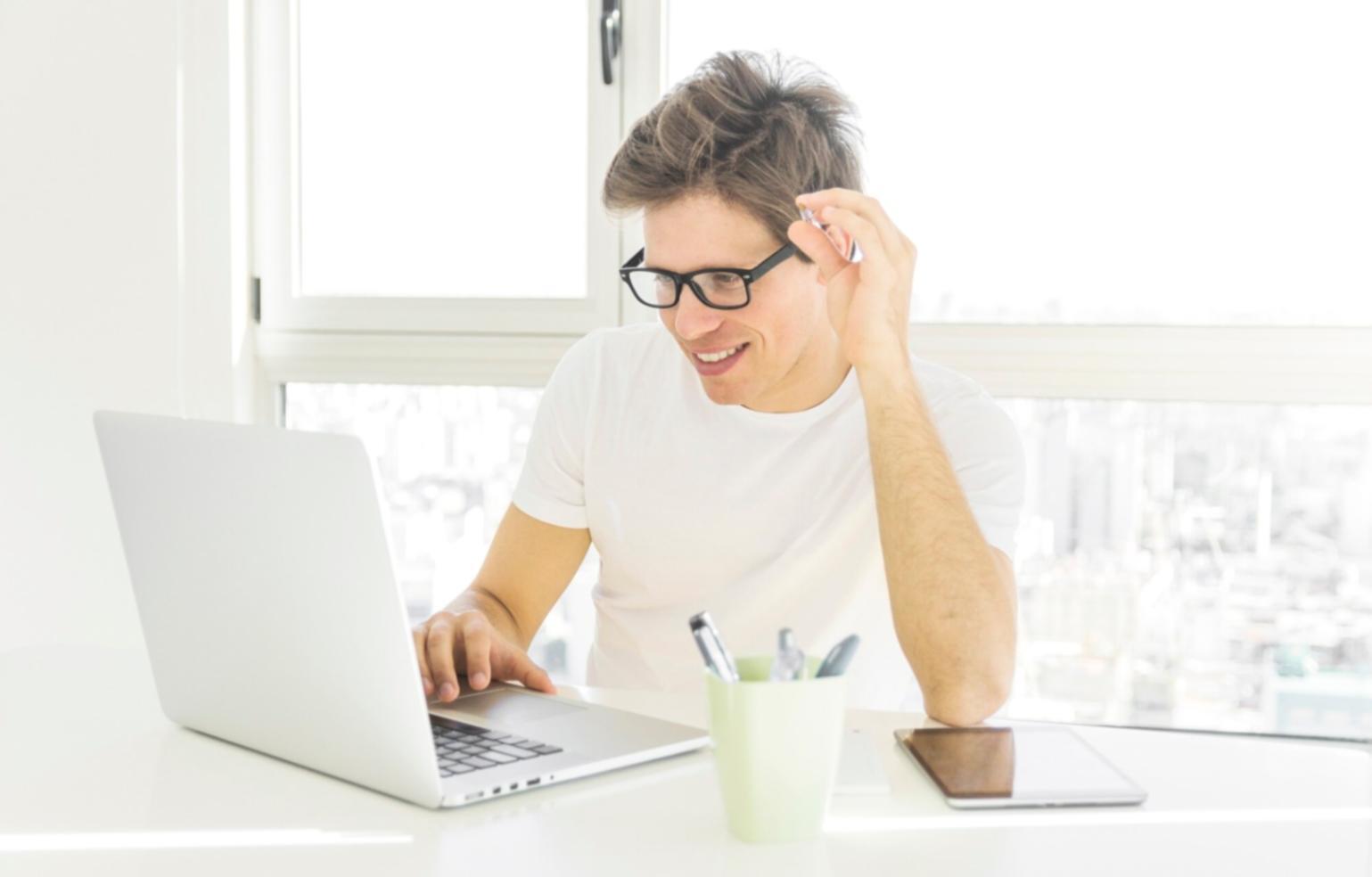Analyse détaillée d'un dossier de négociation complexe avec documentation stratégique